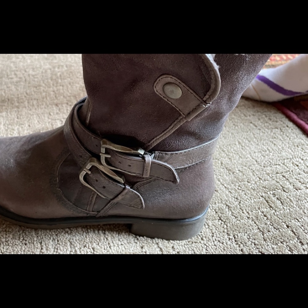 Bare trap booties; buckles and snap